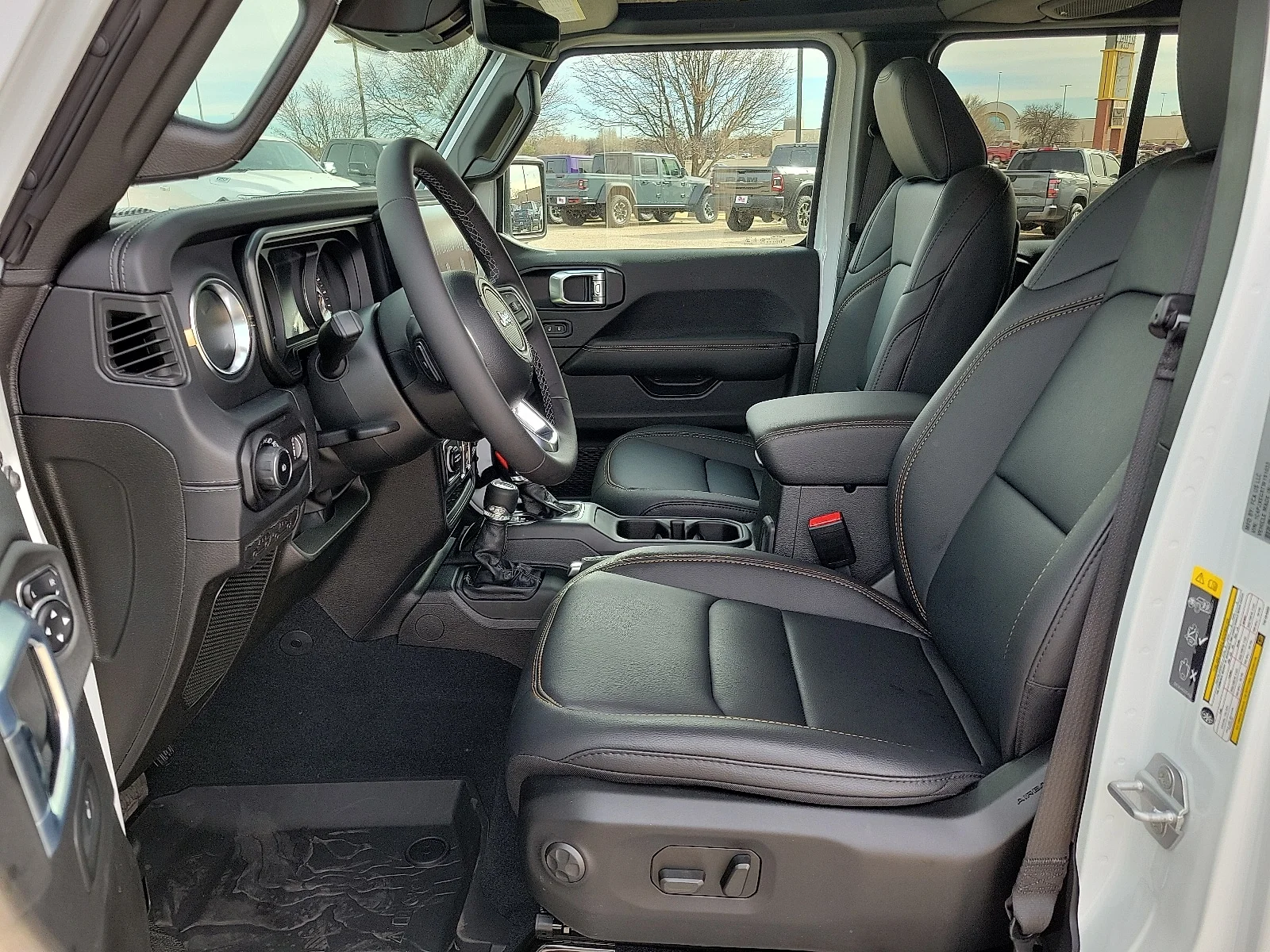 New 2026 PW7 Bright Whit Jeep 4-DOOR SAHARA image 12