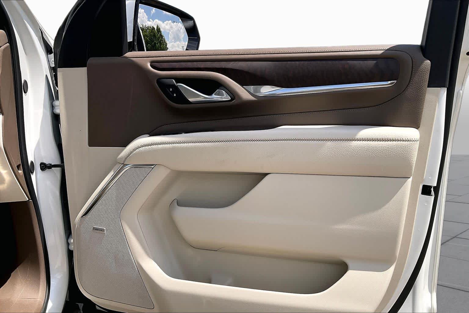 Used 2024 White Frost Tricoat GMC Denali image 21