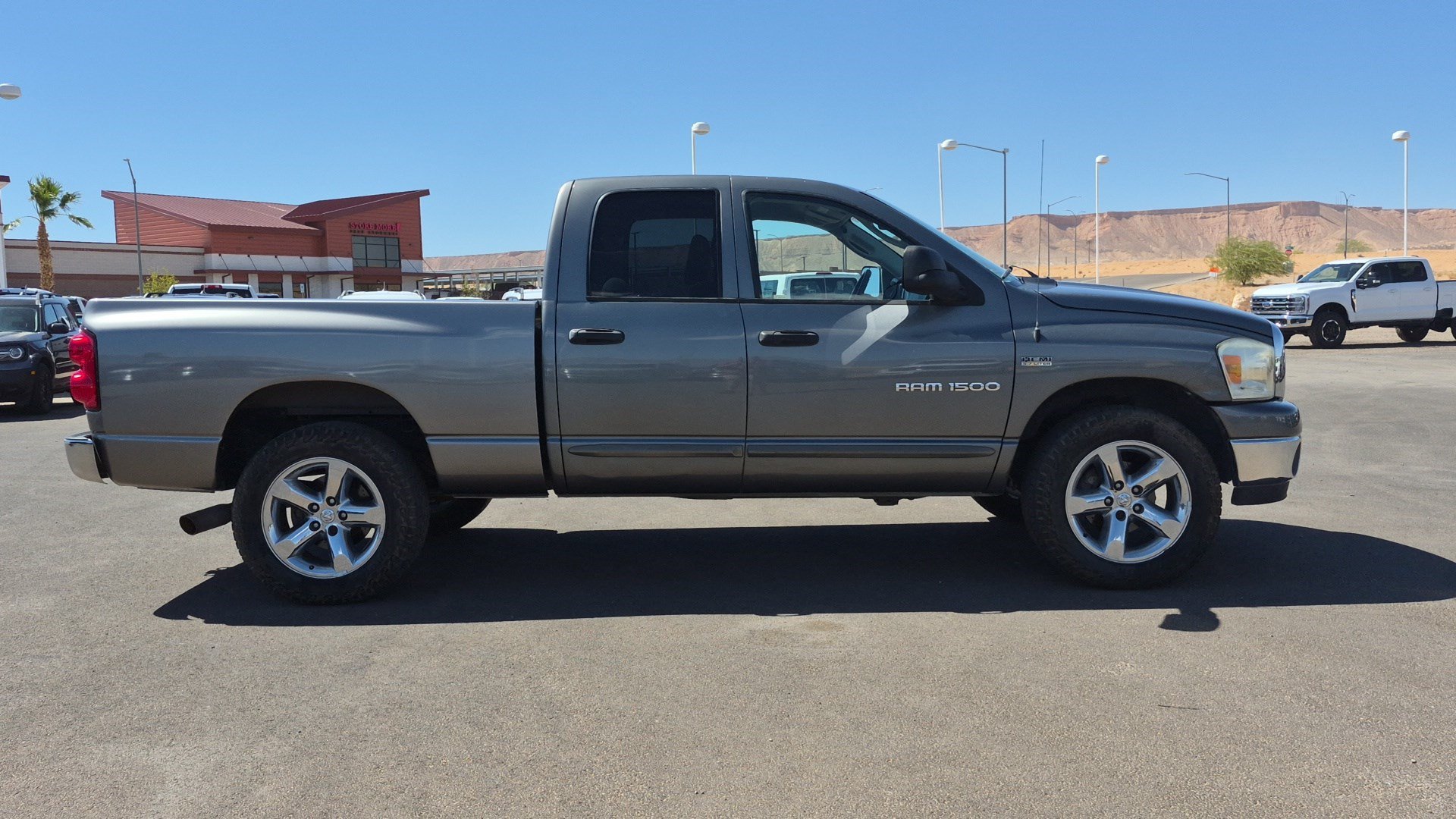 Used 2007 Mineral Gray Metallic Dodge SLT image 2