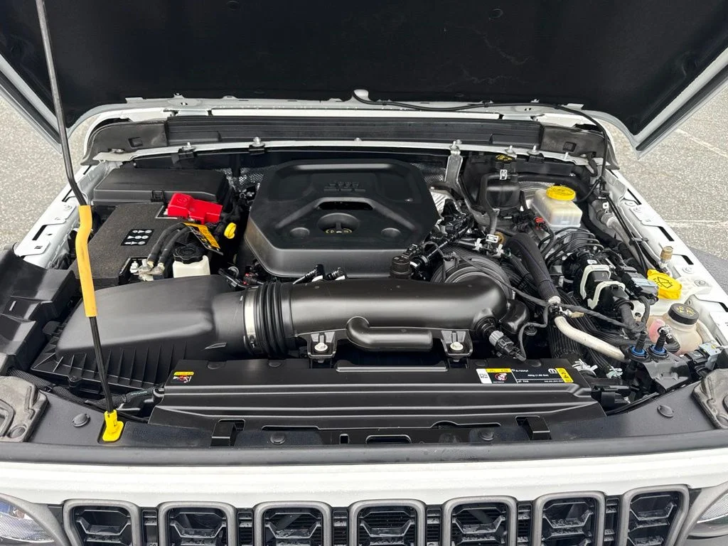 Used 2025 White Jeep Sport S image 30