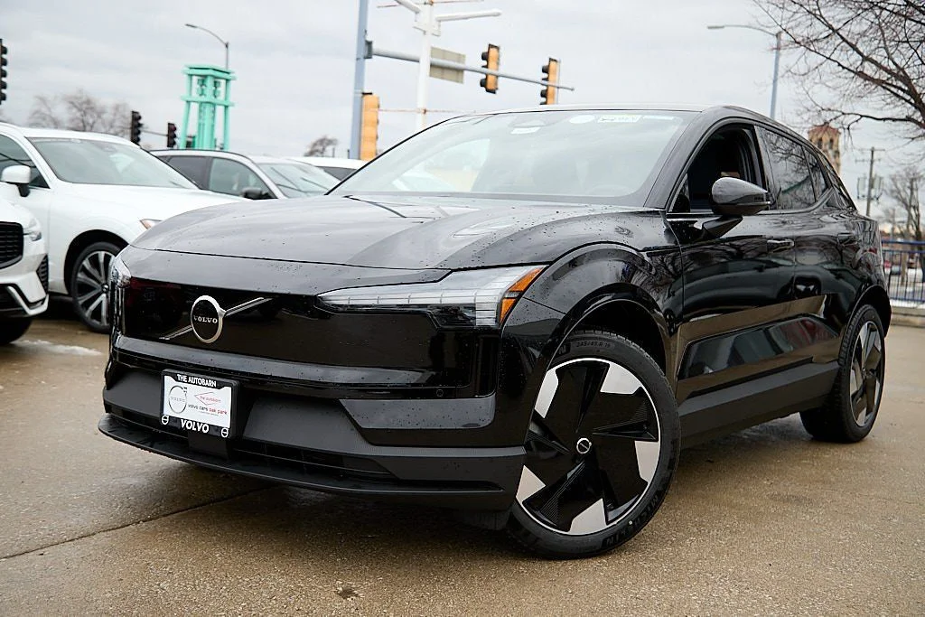 New 2026 Onyx Black Volvo Plus image 2