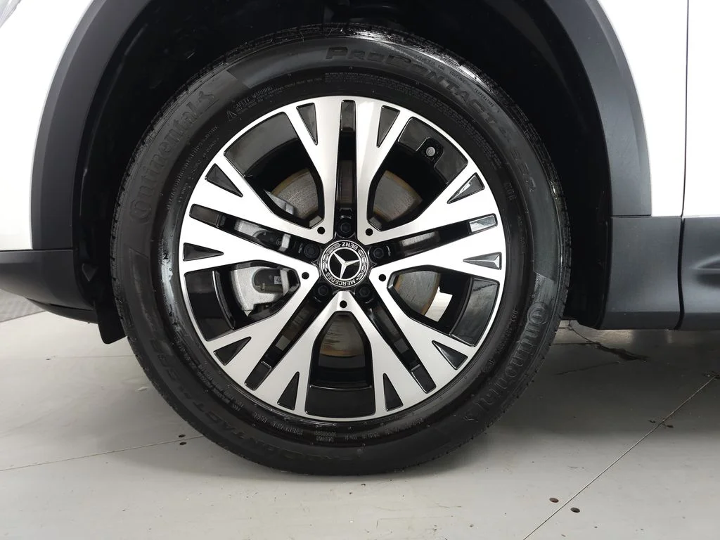 Certified Used 2026 Polar White Mercedes-Benz GLB 250 image 31