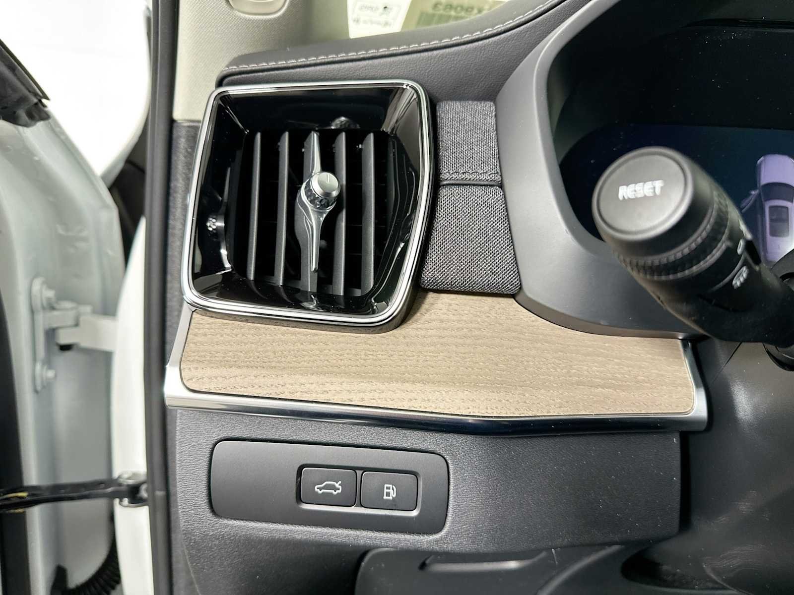 2025 Volvo XC90 Plus - Photo 10