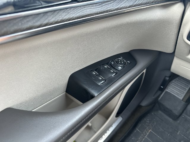Used 2020 White Lincoln Reserve image 14