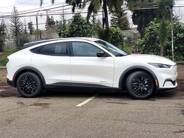 New 2026 White Ford Select image 3