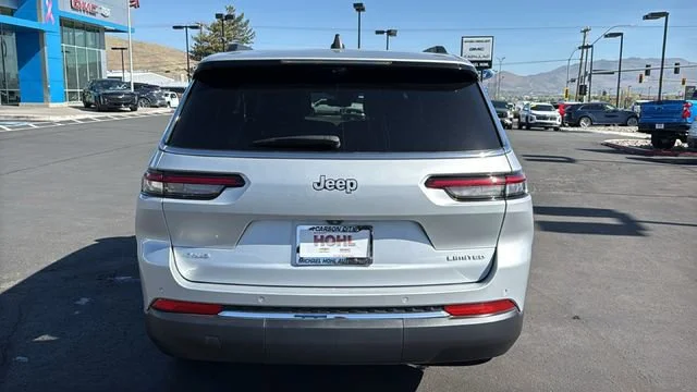 Used 2024 Silver Jeep Limited 4x4 image 4