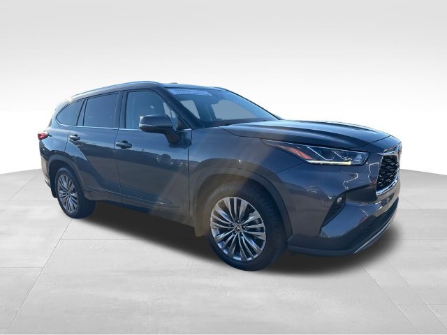 Used 2022 Gray Toyota Platinum image 7