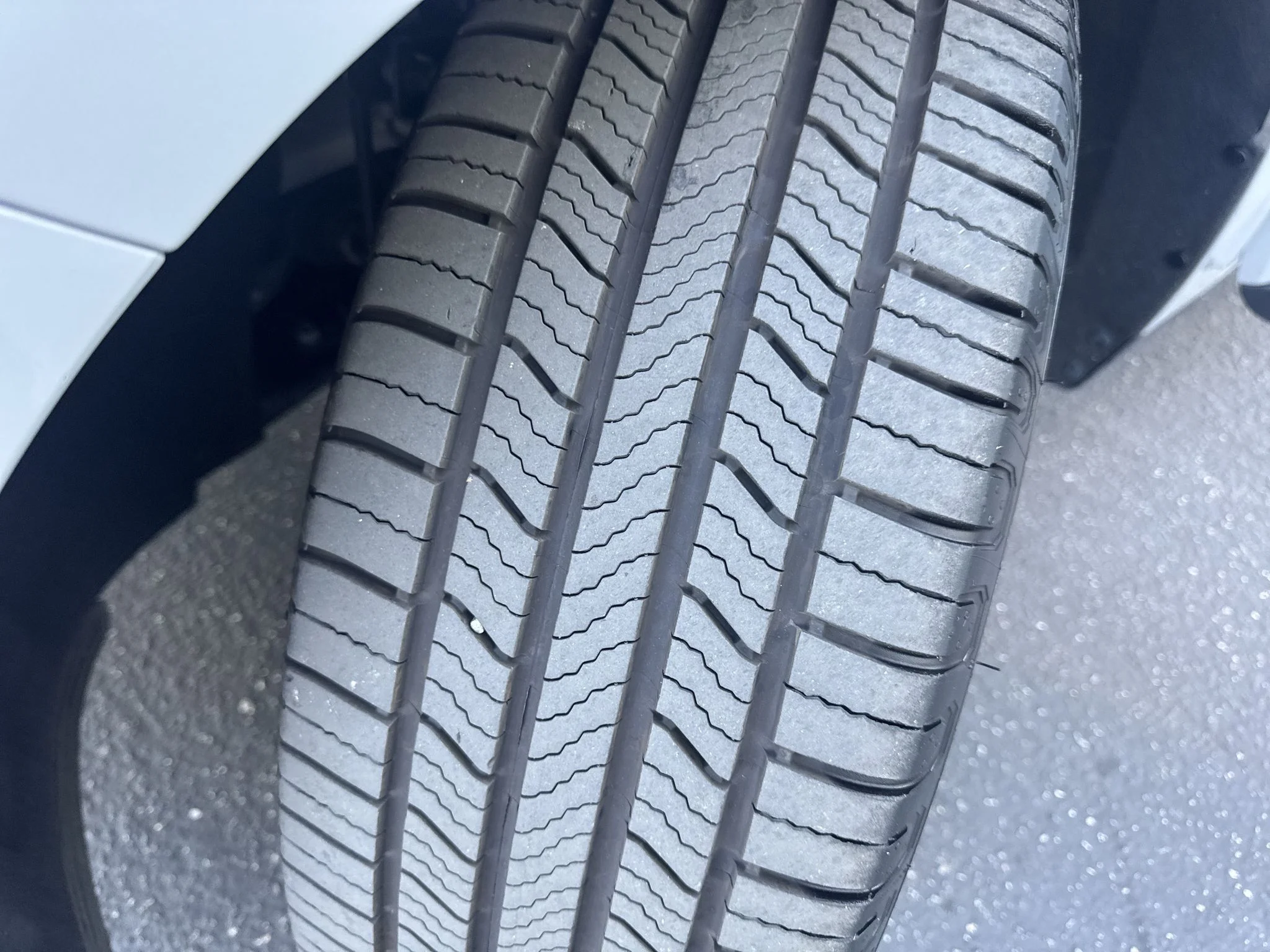 Used 2025 CERAMIC SILVER Kia EX image 10