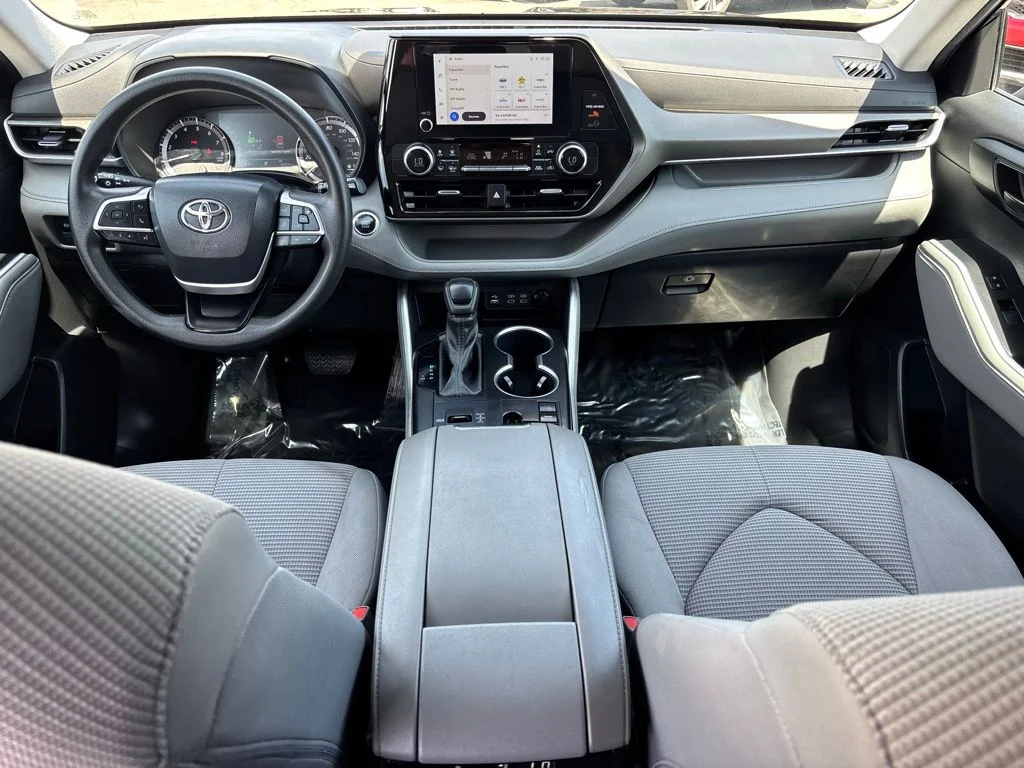 2023 Toyota Highlander L - Photo 14