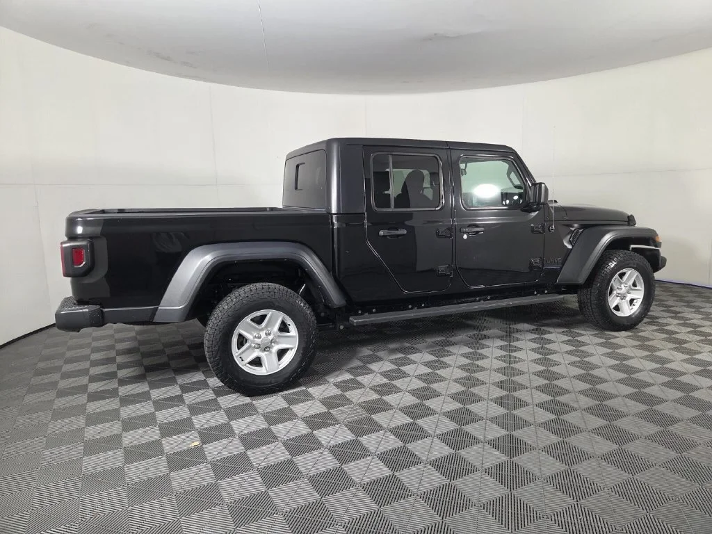 Used 2020 Black Clearcoat Jeep Sport S image 5