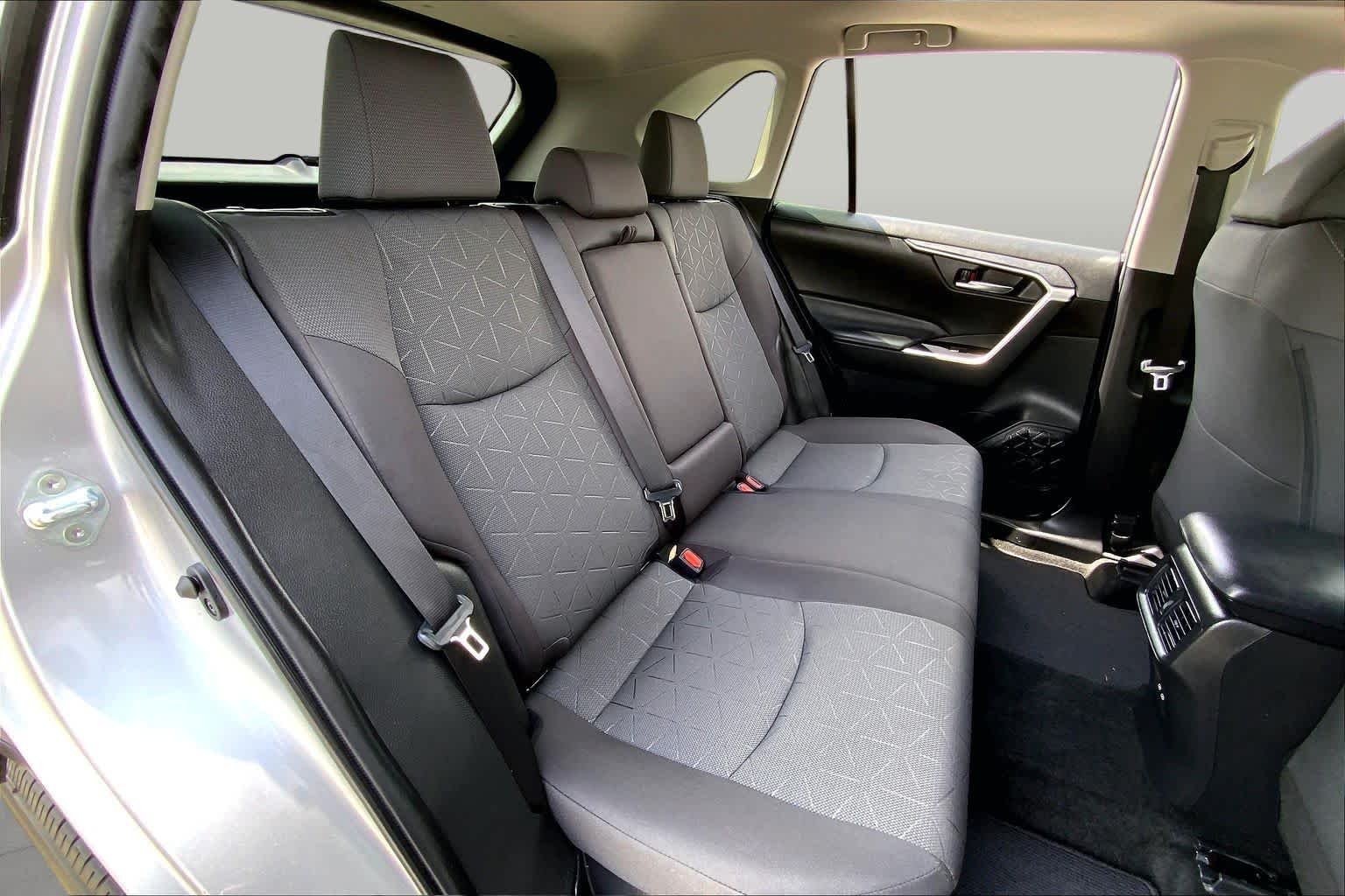 Used 2022 Silver Sky Metallic Toyota Hybrid XLE image 19