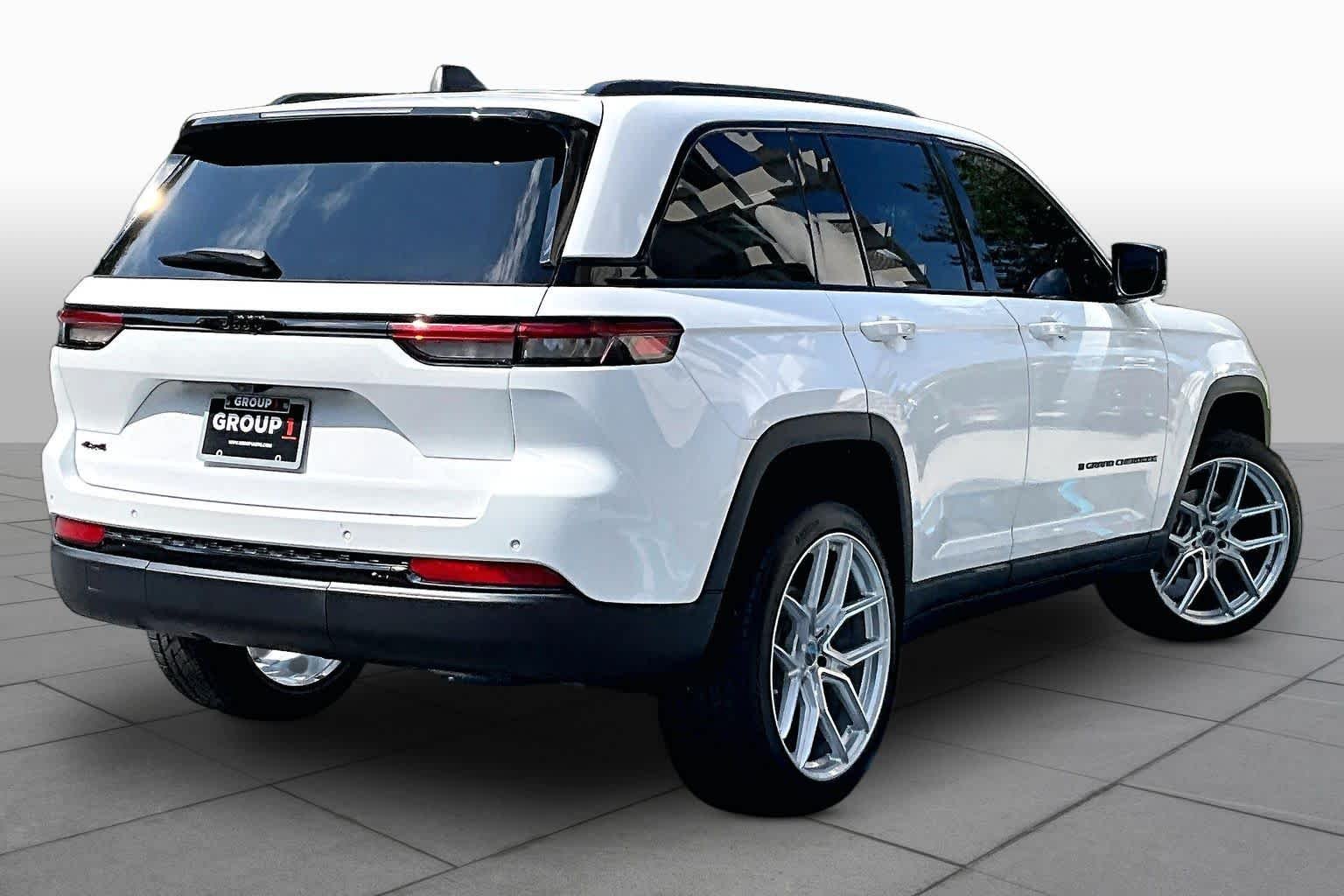Used 2025 Bright White Clearcoat Jeep Altitude X image 13