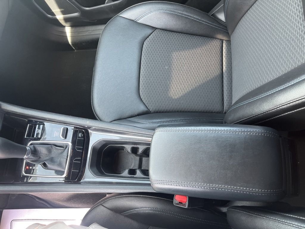 Used 2024 White Jeep Latitude image 20