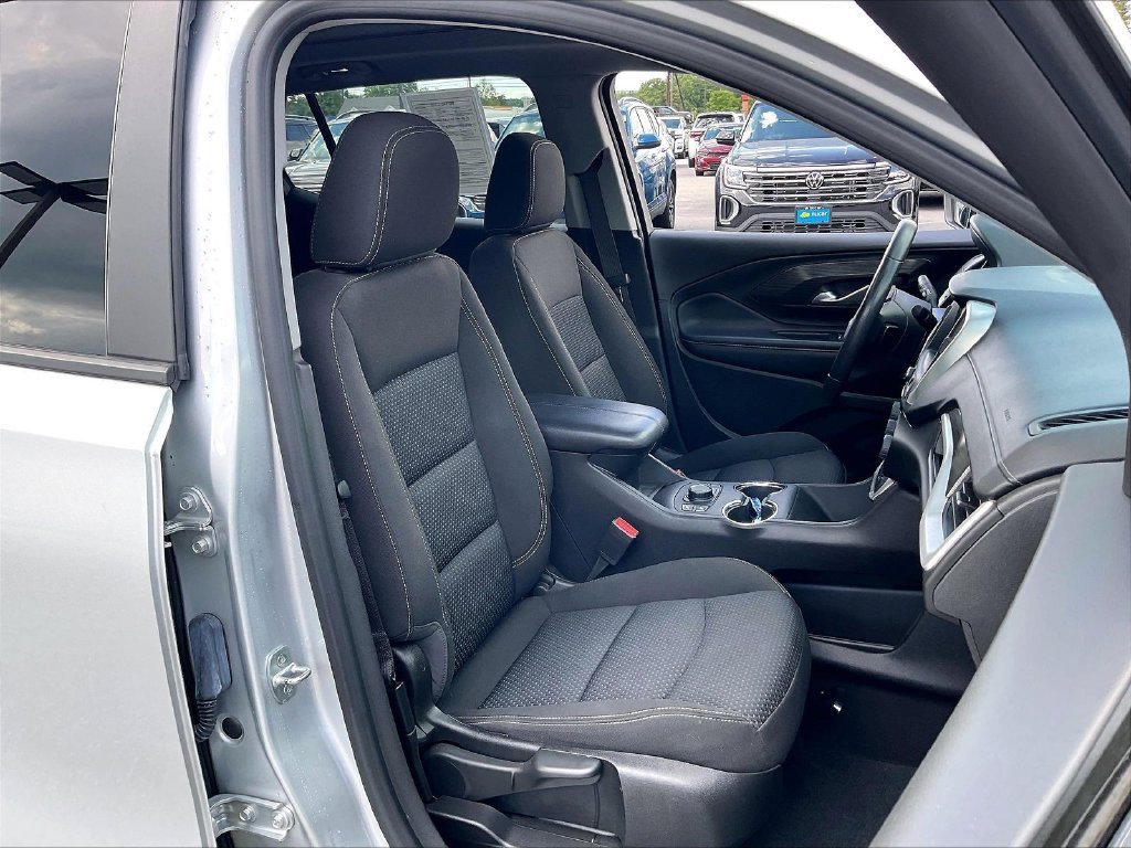 Used 2022 Silver GMC SLE image 10