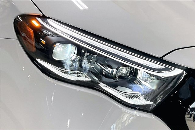 New 2026 MANUFAKTUR Moonlight White Metallic Mercedes-Benz E 450 image 46