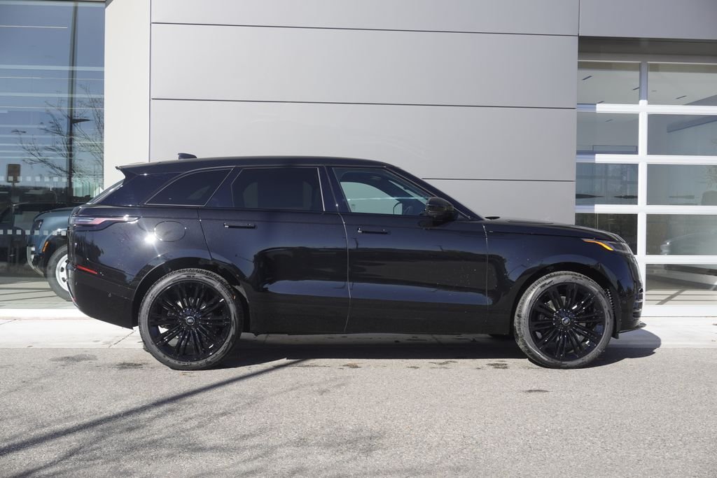 New 2026 Santorini Black Land Rover Dynamic SE image 7