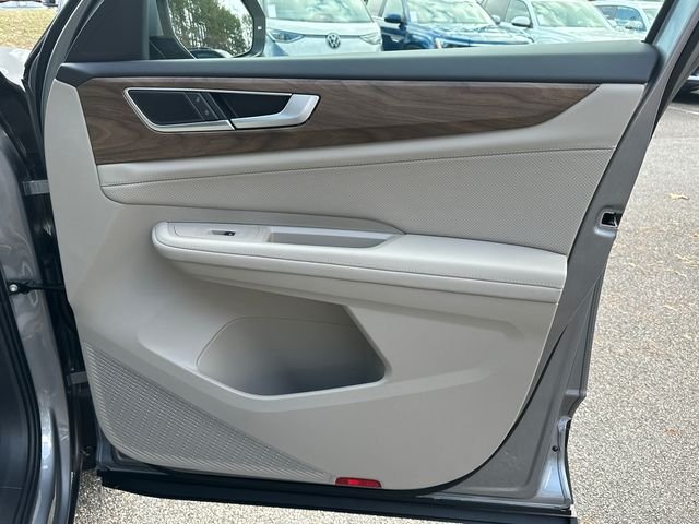 New 2026 Silver Volkswagen 2.0T SE w/Technology image 14