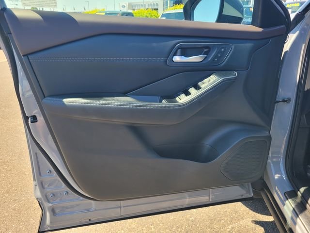 Used 2023 Gray Nissan SL image 18