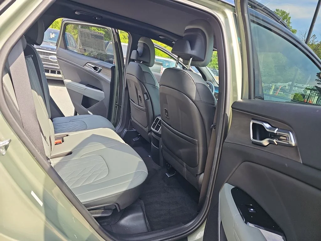 Used 2023 Green Kia X-Pro Prestige image 11