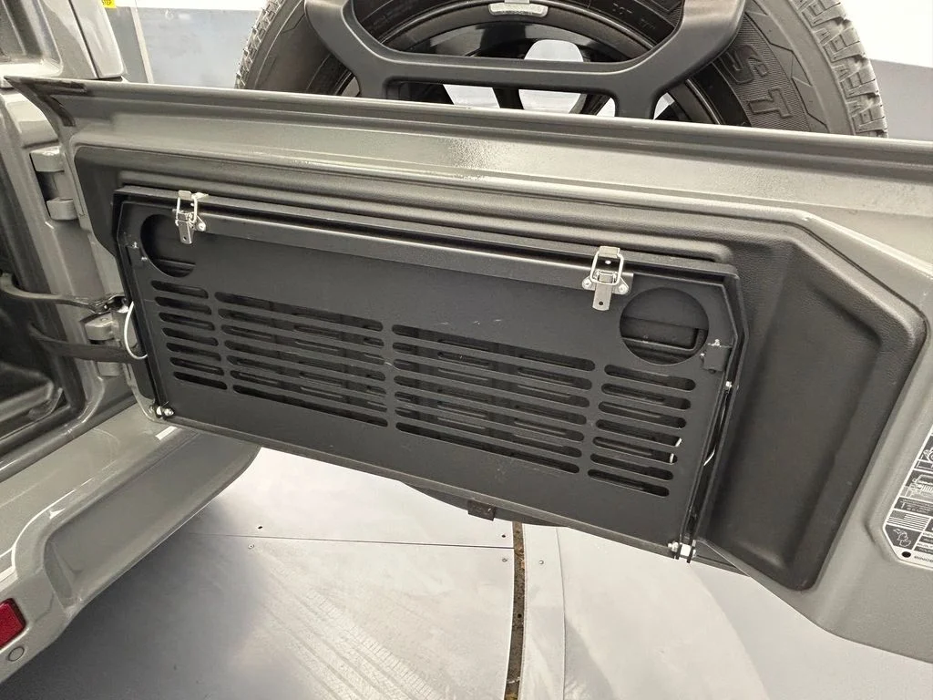 Used 2022 Sting-Gray Clearcoat Jeep Unlimited Sahara High Altitude image 40