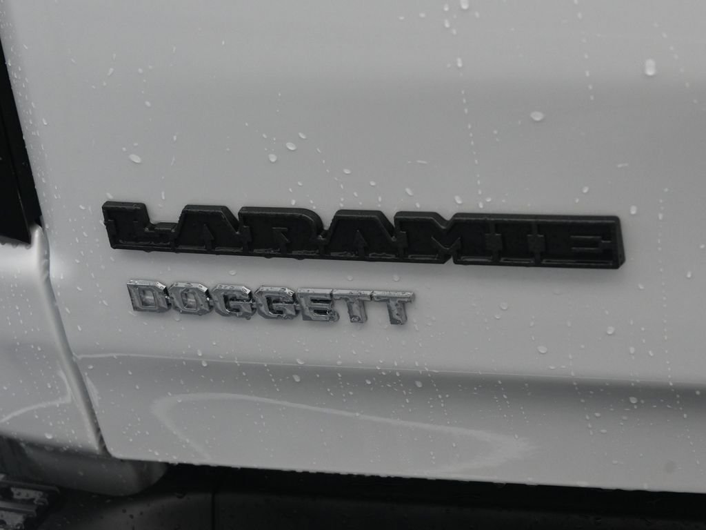New 2026 Ivory White Tri-Coat Pearl-Coat Exterior Paint RAM Laramie image 24