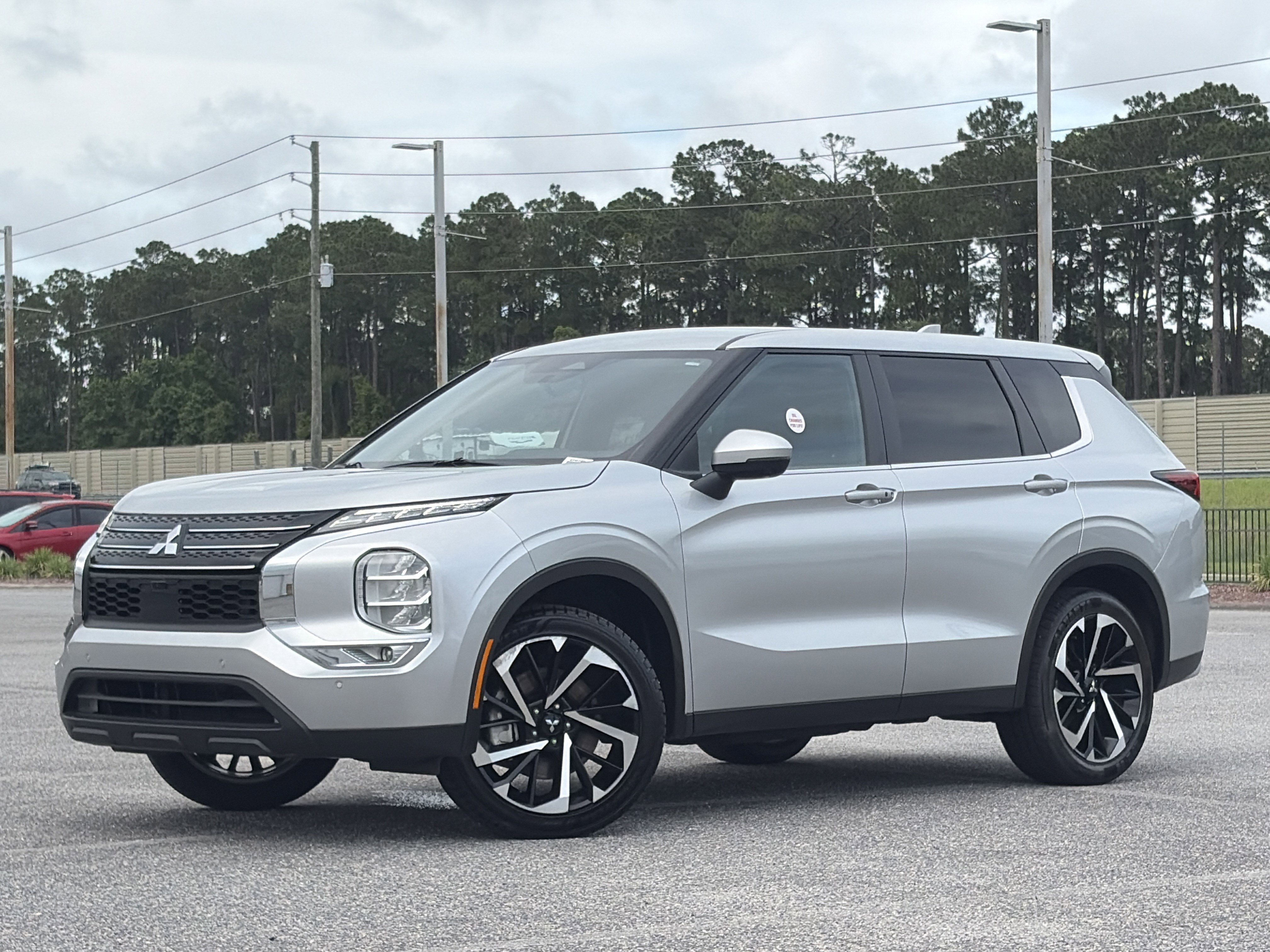 2024 Mitsubishi Outlander SE 2WD's photo