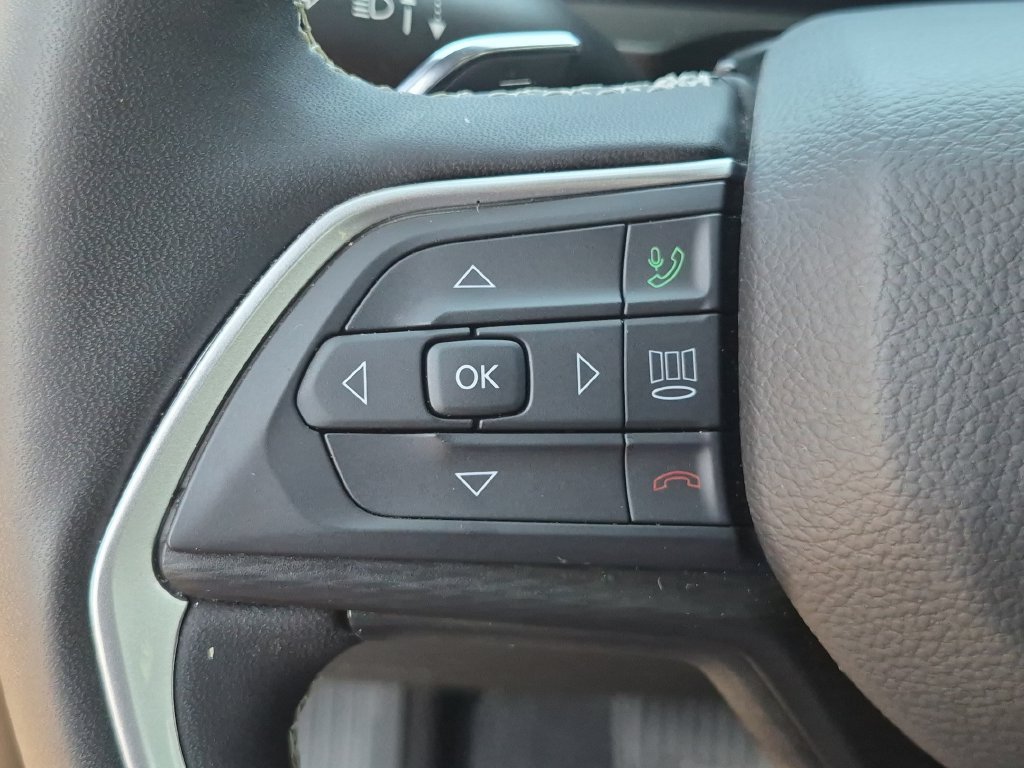 Used 2025 Black Jeep Altitude X image 17