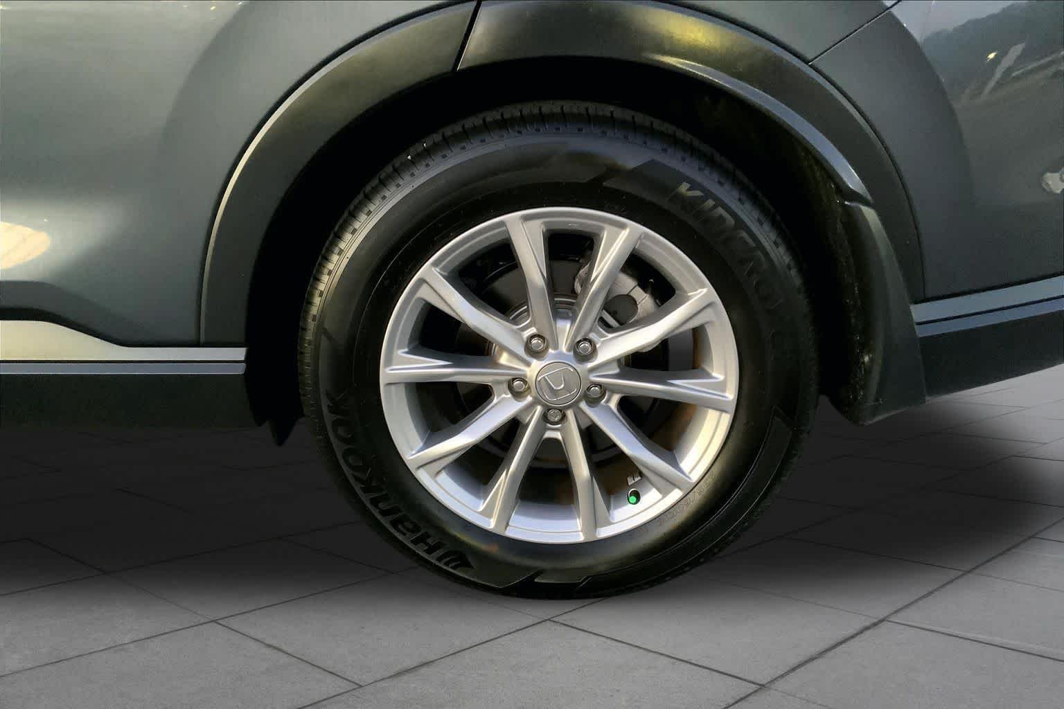 Used 2025 Meteorite Gray Metallic Honda EX-L image 11