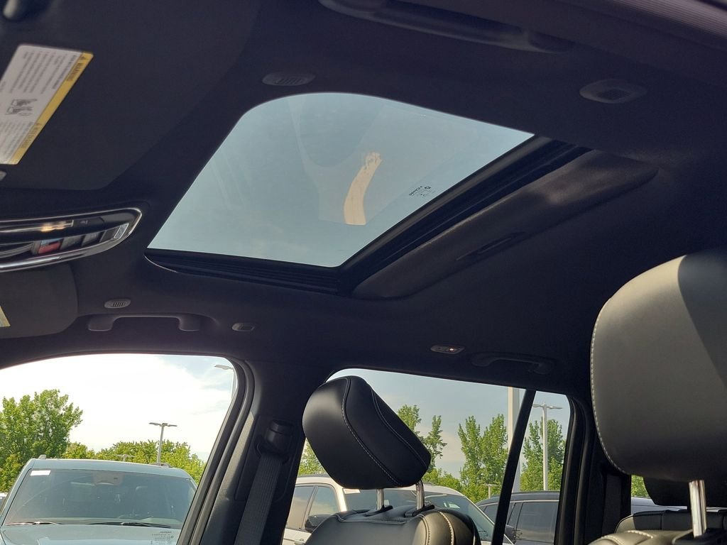New 2026 Diamond Black Crystal Pearlcoat Jeep Altitude image 20