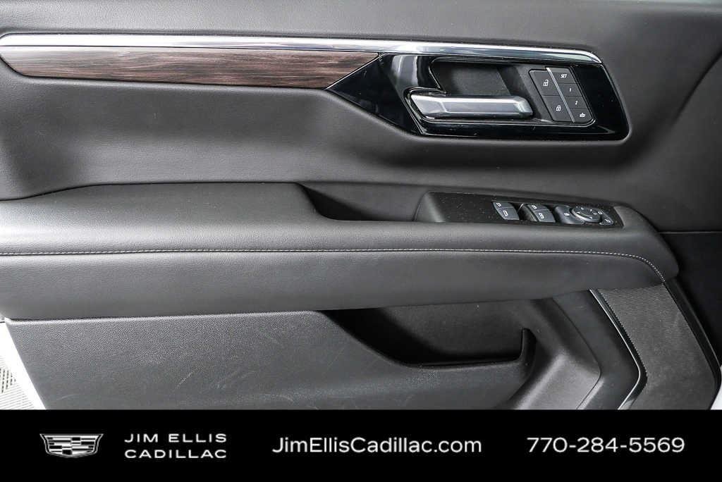 Used 2025 Summit White Chevrolet LT image 6