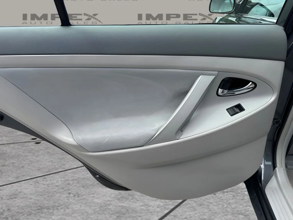 Used 2008 Gray Toyota LE image 23