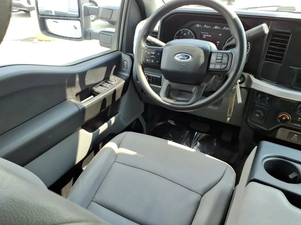 Used 2023 White Ford XL image 24