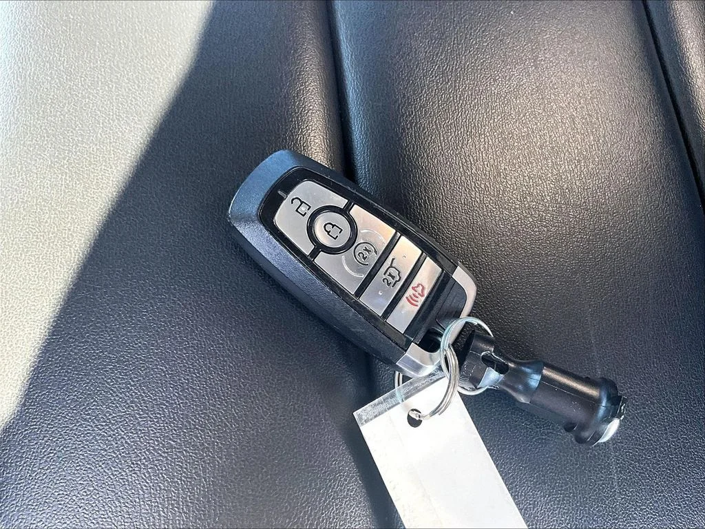 Used 2021 Silver Ford XLT image 11