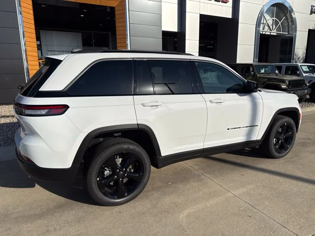 New 2027 White Jeep Limited image 3