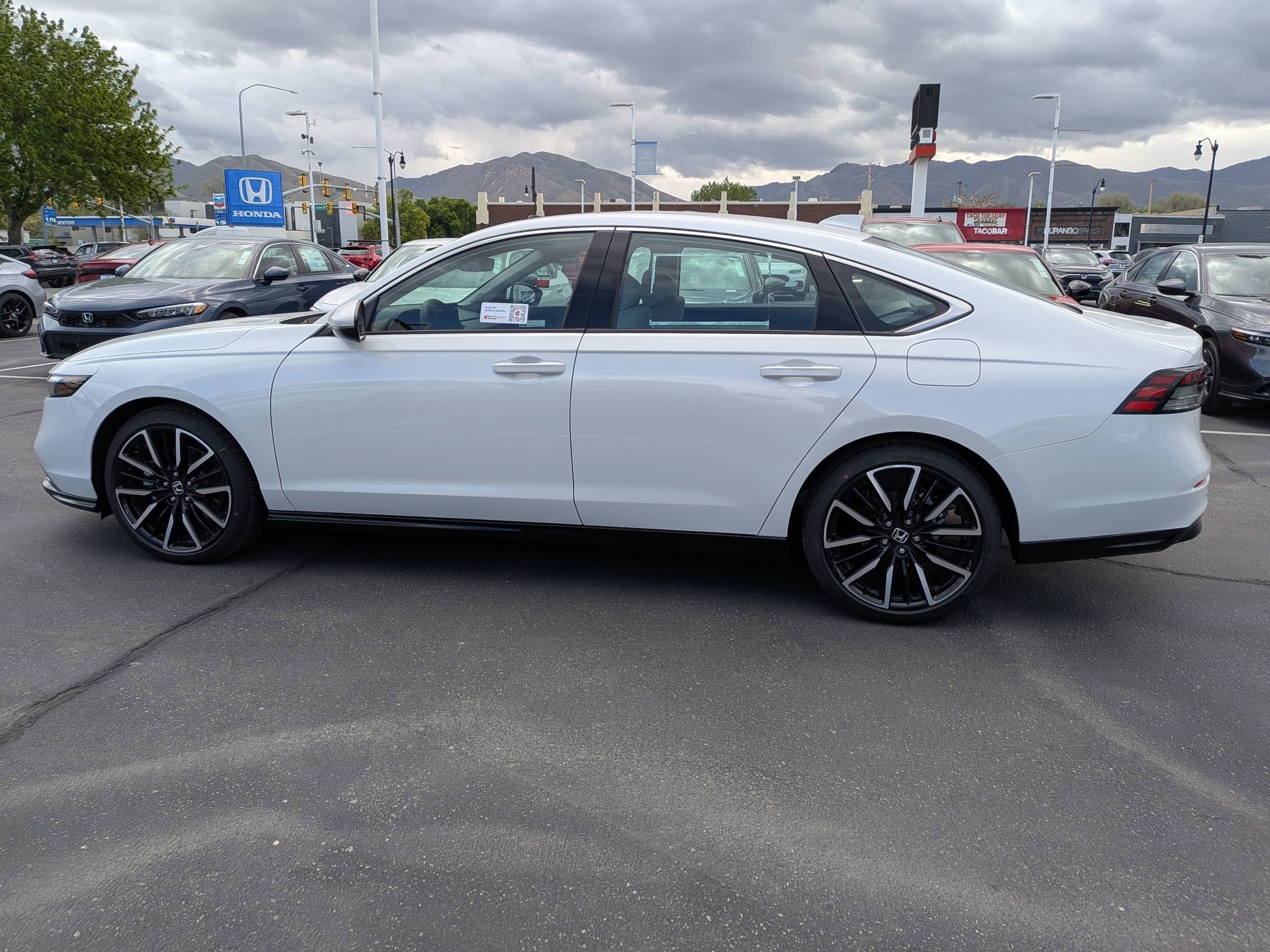New 2026 Platinum White Pearl Honda Touring image 7