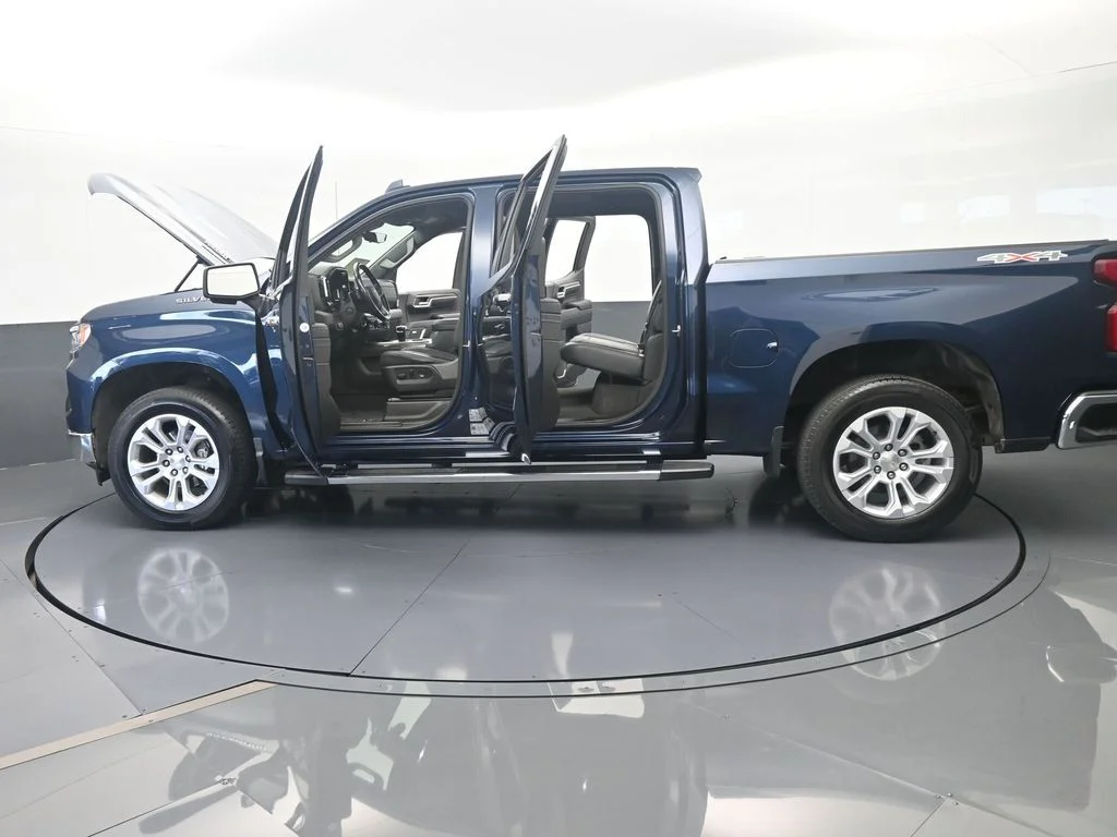 Used 2022 Northsky Blue Metallic Chevrolet LTZ image 79