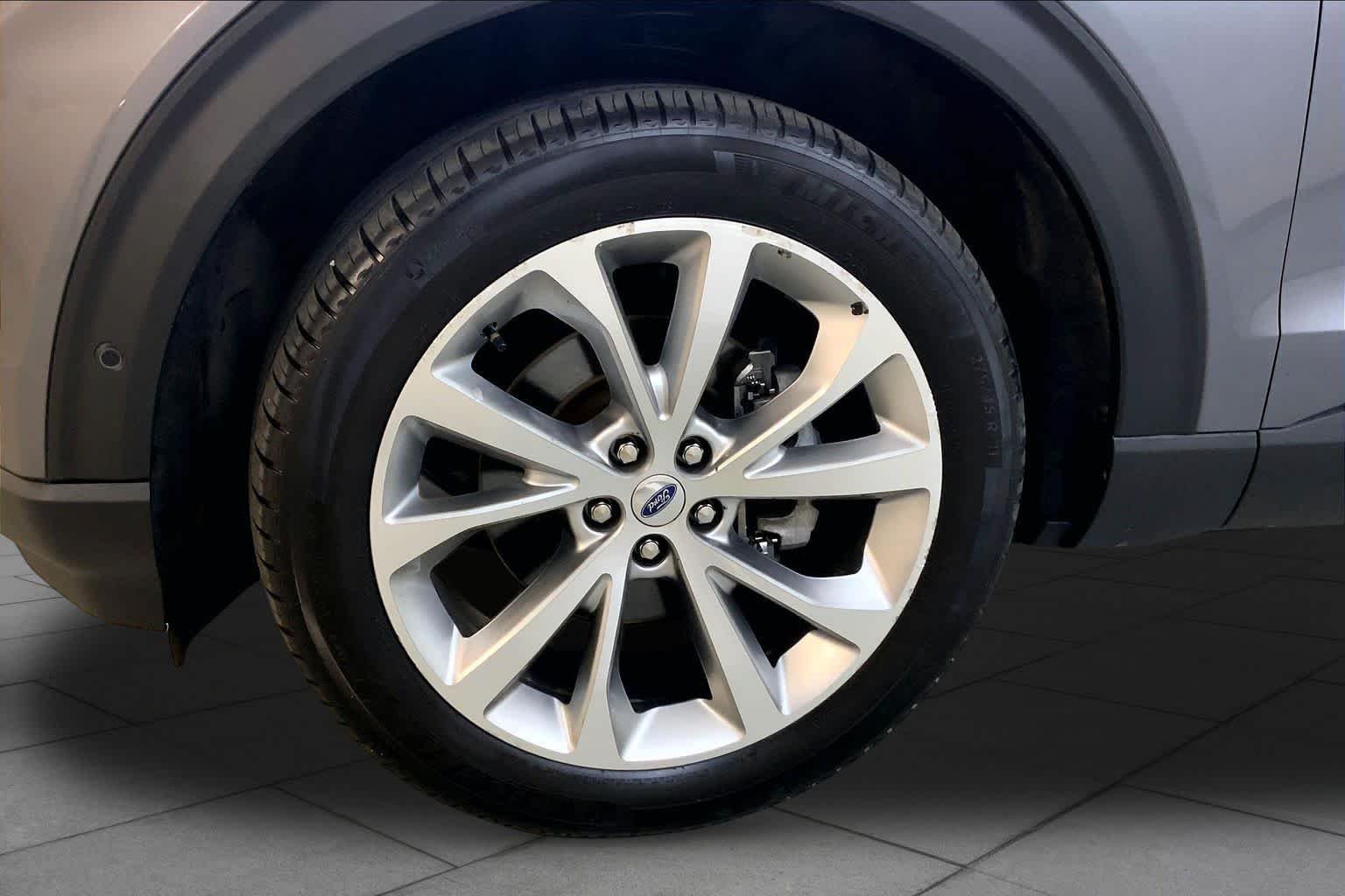 Used 2022 Carbonized Gray Ford Platinum image 9