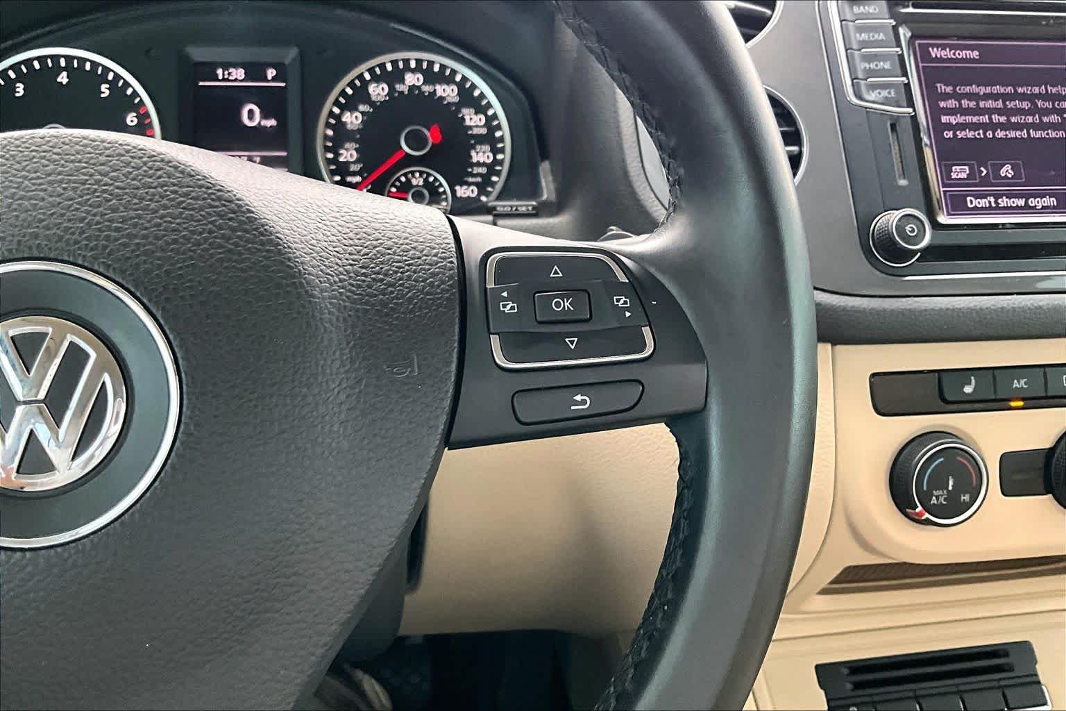 Used 2017  Volkswagen  image 25