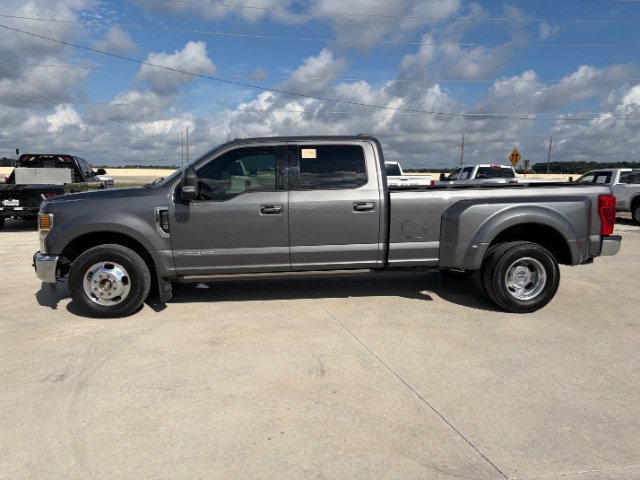 Used 2022 Silver Ford LARIAT image 2