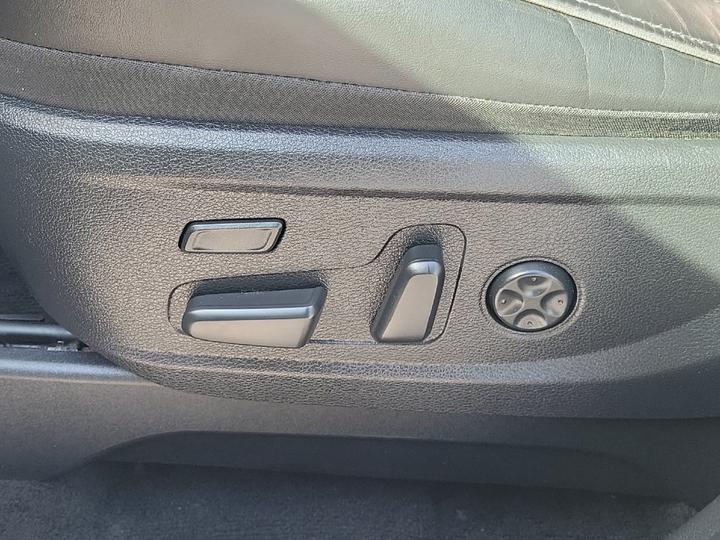 Used 2022 White Hyundai Calligraphy image 16