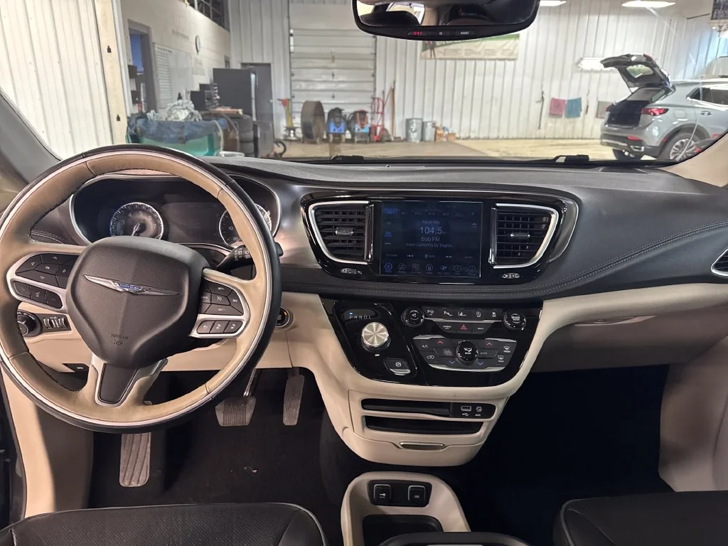 Used 2017 Black Chrysler Limited image 17