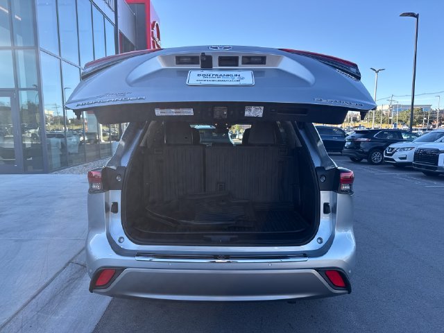 Used 2022 Silver Toyota Platinum image 9