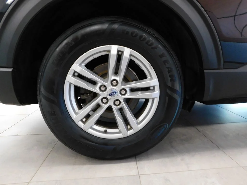 Used 2020 Agate Black Metallic Ford XLT image 10