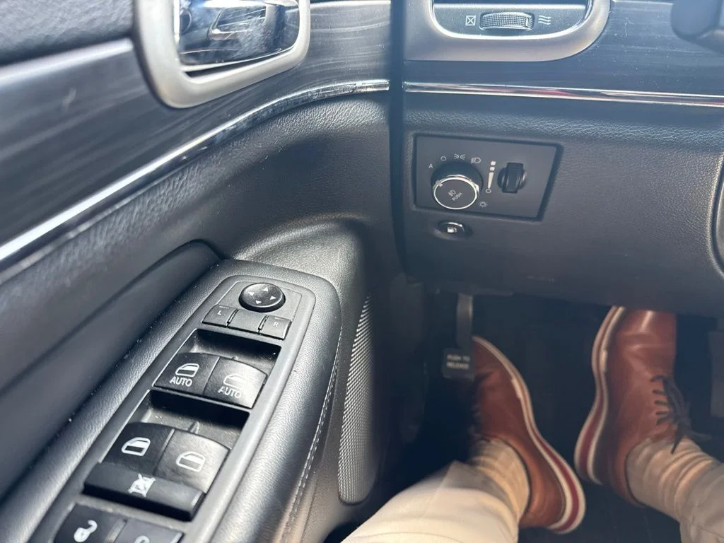 Used 2020 Gray Jeep Limited image 10