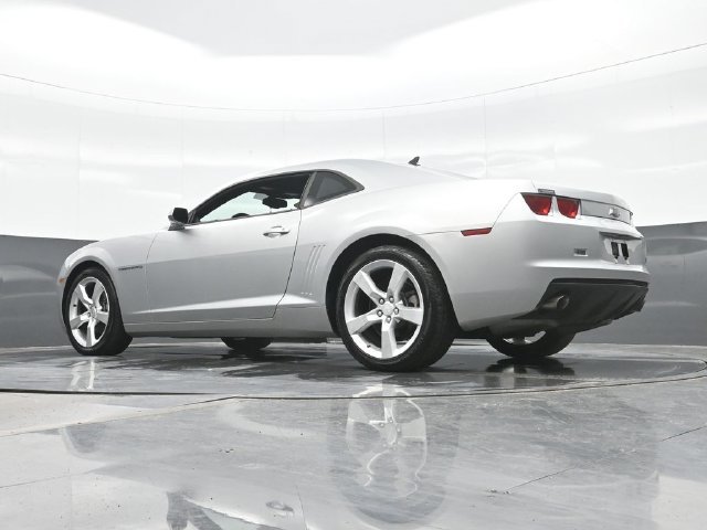 Used 2011 Silver Chevrolet 1LS image 19