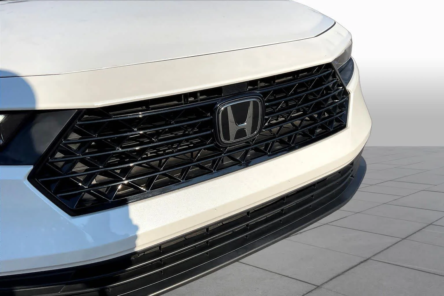 Used 2023 Platinum White Pearl Honda EX image 30