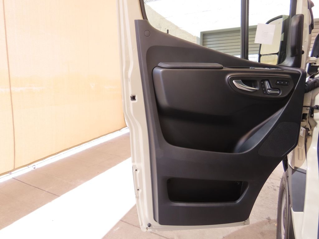 New 2026  Mercedes-Benz Cargo 144 WB image 24