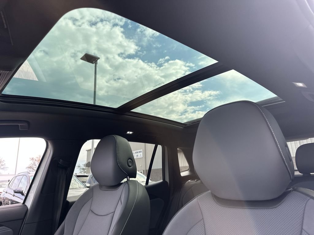 New 2026 White/off-white Volkswagen 2.0T SE R-Line Black image 11