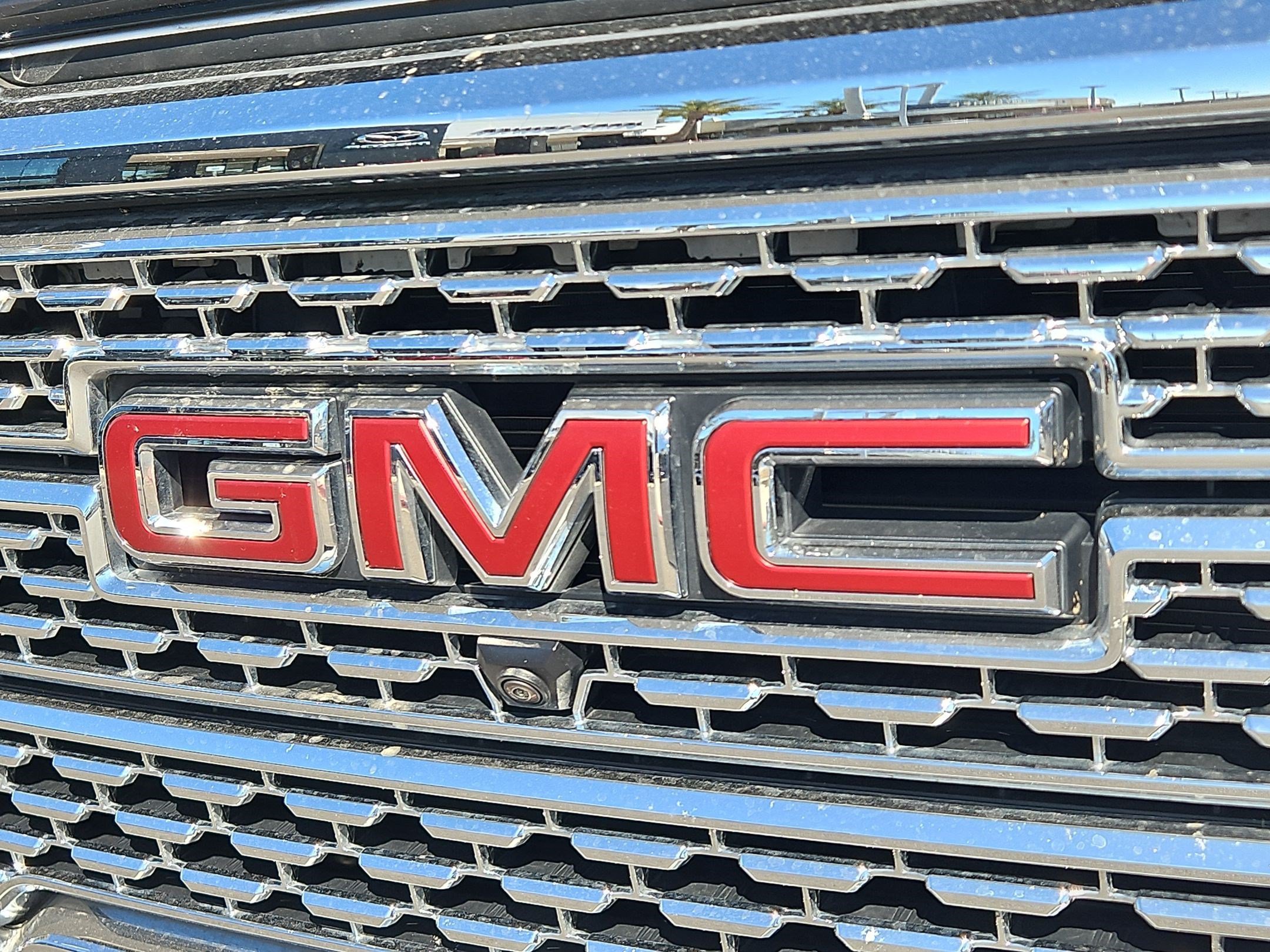 Used 2020 White Frost Tricoat GMC Denali image 27