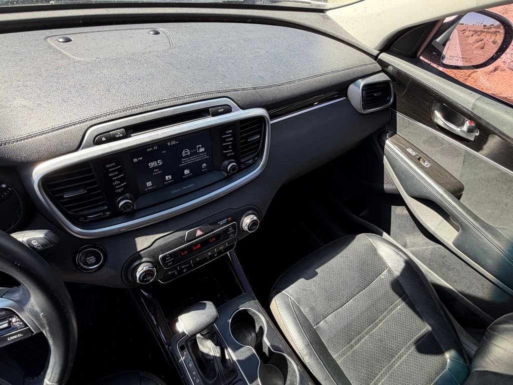 Used 2019 White Kia EX image 19
